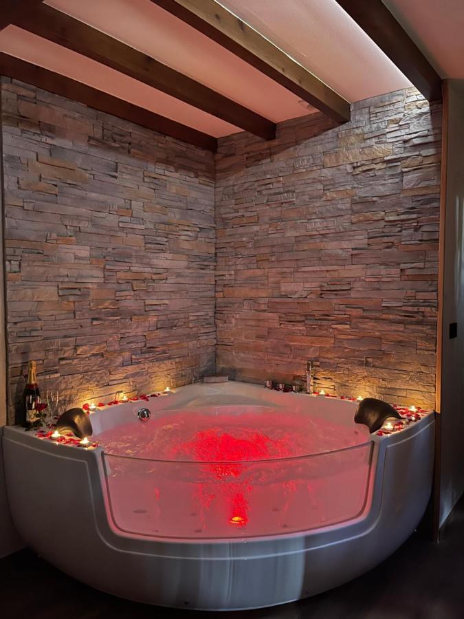 La Era De Lario Habitacion Con Jacuzzi Eksteriør billede